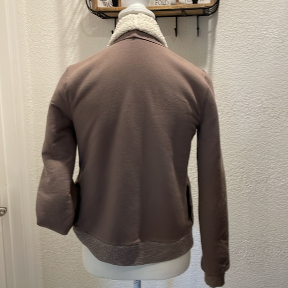 Splendid 95% cotton jacket withh faux Sherpa lining. So soft! Nice taupe. GUC! - Picture 5 of 10